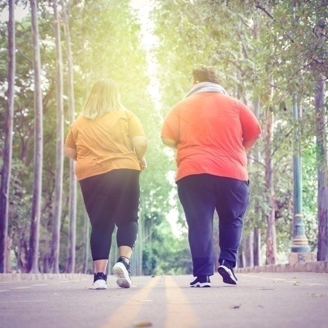 man en vrouw obesitas sportkleren 